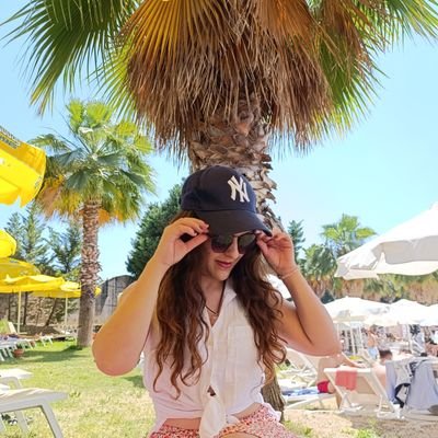 KarlarNagihan's profile picture. 