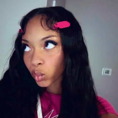 MicahArionne's profile picture. lolll