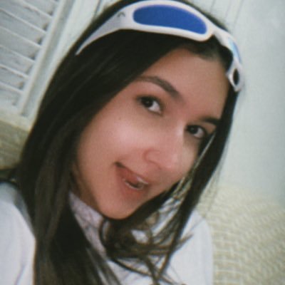 23y e dona da @ alegria.pote no Instagram