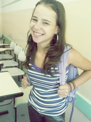 12 ,, dramática ,, irritante ,, carente ,, louca ,, irônica ,, desligada ,, chata e muito muito muito ciumenta. Prazer, Luana :D