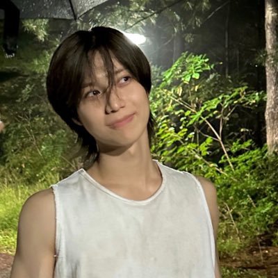 나를 사랑해 주는 사람만이 답을 아니 어쩌면 길을 찾아줄 수 있다고 생각해서 인 것 같아요┃Never recovering from seeing him live honestly┃alt: @hwngbokfiles┃
