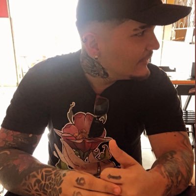 Sei lá caralho, gosto de animais, anime, tatuagem e musculação