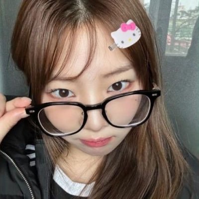 l0vzrlyz's profile picture. iz*one has 99% of my ♡