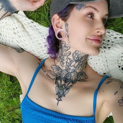 XOcandace's profile picture. 32. Queer. Canadian.