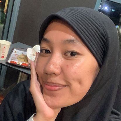 setengah dewi seperempat setan seperempat kain polos