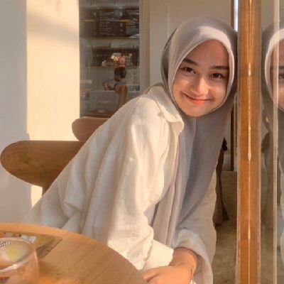 adewiikusuma's profile picture. Jangan takut berbeda, pelangi saja butuh banyak warna untuk terlihat indah!