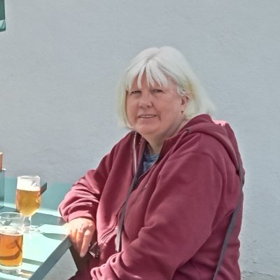 YvonneB16387's profile picture. 