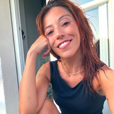 utopiica's profile picture. poniéndole corazón  ♥️
