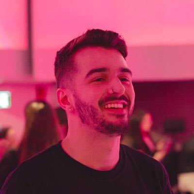 24 ans, YouTubeur, réalisateur, designer et franco-ontarien. https://t.co/dL7nP0QvN0 📽️ • phil@rivr.art 📬 • ⚜️🇨🇦