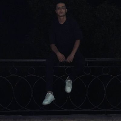 - لا بقَوْمي شرُفْتُ بل شرُفُوا بي،
وَبنَفْسِي فخرْتُ لا بجُدودي