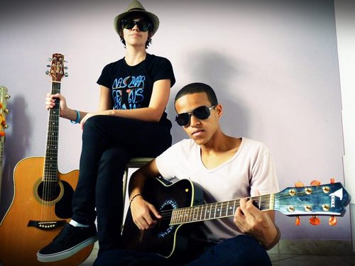 #Projeto Musical de @Docaralho e @B_FirstLove, Somos uma #Dupra de dois musicos Loucos.