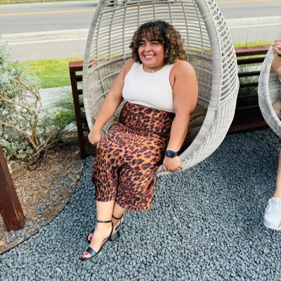 Disciple of ✝️, 👰🏽♀️, 👩👦, #mathgal, & #5thYearAP who ❤️s walking with God, OLY lifting, running, all things UH & Elem Edu! #PearlHallProud #Bilingüe