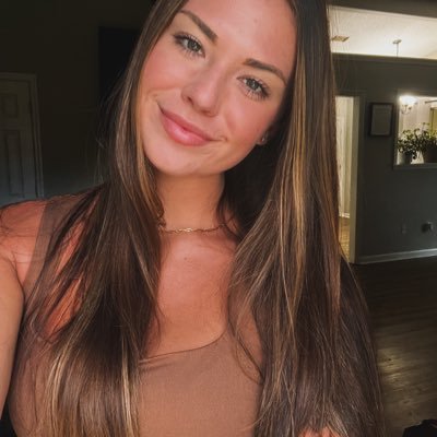 lyss__________'s profile picture. click the link so I can pleasure you ⬇️