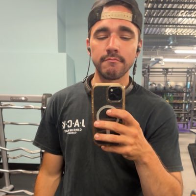 hoodieOnVal's profile picture. i play valorant