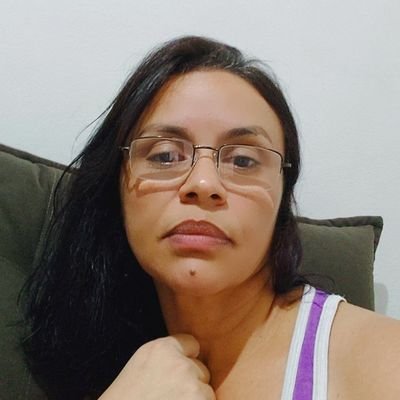 Amo fazer novas amizades e conversar com pessoas inteligentes e respeitosas.