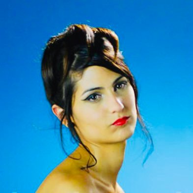 Compositora-Cantante/Songwritter/Ganadora Mejor Canción Internacional Festival de Viña