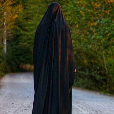 آقا ببخش بس که سرم گرم زندگیست
کمتر دلم برای شما تنگ میشود