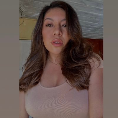 FennySarmiento's profile picture. A queen 👑 R2 de dermatología 💉🧴🔎