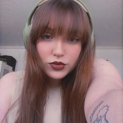 Que non se me esqueza que son miña antes que de ninguén.