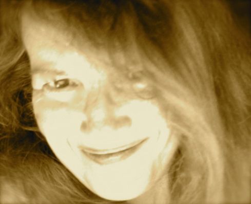 HoneybeeJubilee's profile picture. Books, bees, blue.  🌺🐝