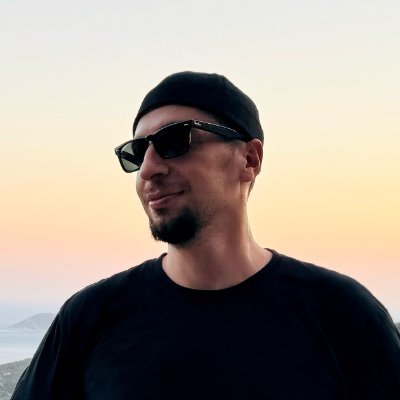 arayuztasarimci's profile picture. Senior Designer