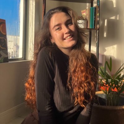 Multi-hyphenate marketer | Multidimensional being 👽 Co-founder: @poor_mans_seo 👩🏻💻 Cats, greenery, & a bit of woo woo 🐈⬛ 🍃🔮