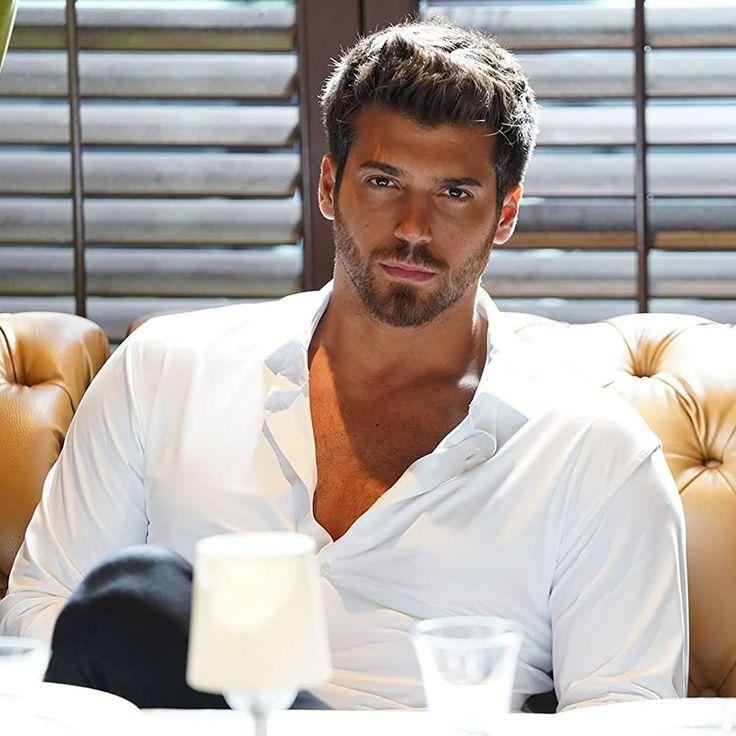 UOwene54215's profile picture. The romance of the universe, mountains and rivers, and the warmth of life are all worthy of my advancement.