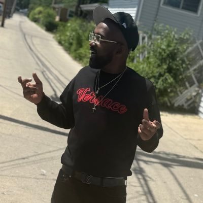 Triple black Benz lord forgive me for my sins. I'll put hits on all you niggas including some old friends. #DOUGH #FLOW #KING BOB #TRAPHOLIZAY #SLOBE