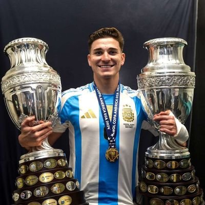 Alexia, Messi 👑 Julián 🕷️
🇦🇷 River ♥️ FCB 💙♥️