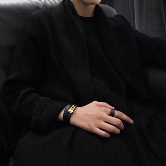 VeronicaZi65811's profile picture. The future is long, so why worry about the long distance of the car and the slow speed of the horse