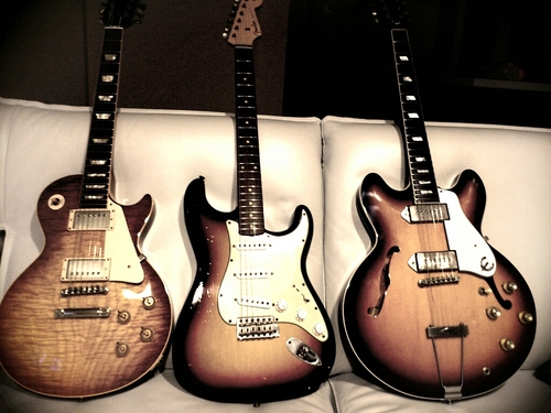 burstlover's profile picture. ギターと周辺機器をこよなく愛する巳年男。OT、イシガメ、レオパ、金魚、メダカ、ヤドカリ好き。