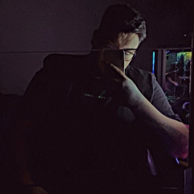 Streamer/
Tentando ser profissional em E-Sports