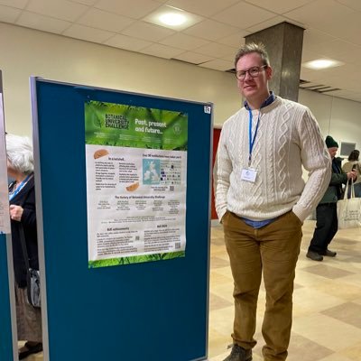 PhD student at Uni of Leeds. I study urban plants, urban freshwaters, and nature-based solutions. Currently on remote placement at @thebotanics. He/him