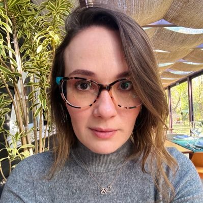 Doutora em Ciências (USP), cientista política, comunicóloga, educadora. / Coordenadora Geral @camp_educacao
