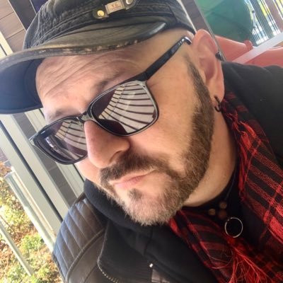 Writer,( movies, tv, comics) director,podcaster, polyam/ ENM. Music,movies, comics,horror,cats.Optimistic cynic, ❤️on sleeve.