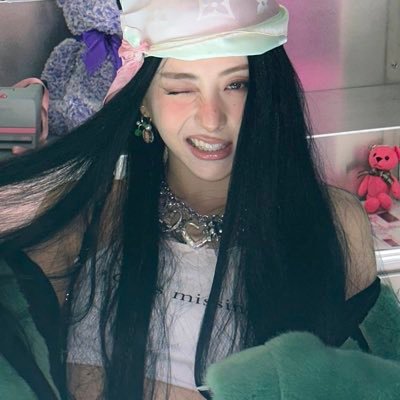 greatmerm4id's profile picture. ‘CRAZY’ out in the stores 8.30 👑