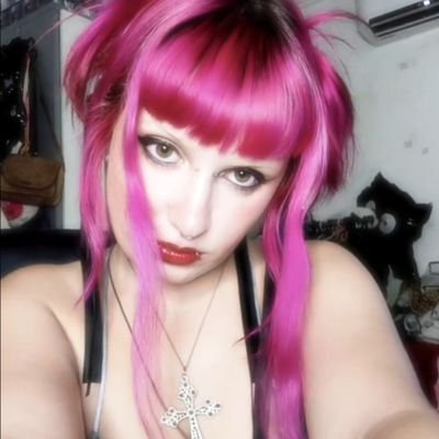 ☠︎︎ 𝟐𝟎𝟎𝟎 𝖆𝖓𝖔𝖘 ☆
𝖖𝖚𝖊𝖊𝖗 ☆
@lollirot04
#epilepticasexy