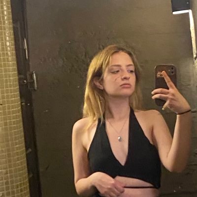 ecemaslana's profile picture. 