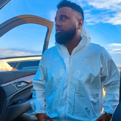 your favorite r'n'b singer.
Toronto born n raised.