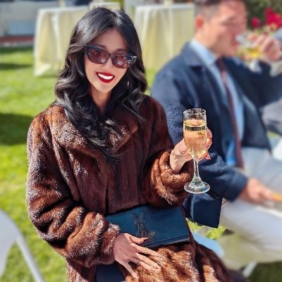 Yeah, but I do it backwards & in high heels👠 Trojan✌🏼 Mom of one 👧🏻. Risk Management Consultant. Lover of the Arts. History Nerd. Gourmand 🍽️Polyglot🤓