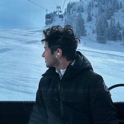 rishav's profile picture. 