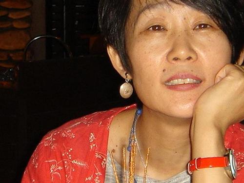 healing_editor's profile picture. 책을 사랑하다 편집자가 되어 평생 책만들며 사는 여자. 시인, 에세이스트, 트윗에 편집자 일기 연재,자연을 사랑하고 식물,음악(장르불문),춤,소통을 좋아함. 개인적인 이야기는 디엠으로 주셔요.