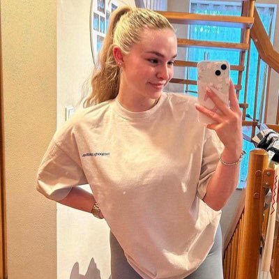 LuciaEsmer21512's profile picture. Here for serious relationship if you here for games fuck off I don’t send nudes here okay