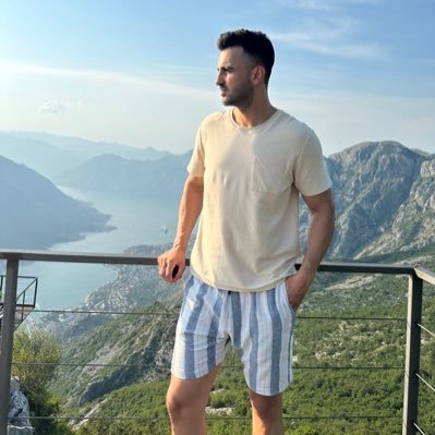 Yurt Dışı Hisse Analizi • İletişim : berkucmaz@outlook.com