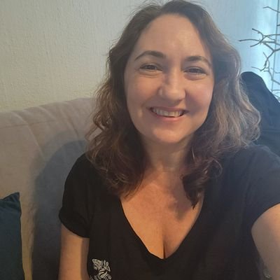Rugby obsessive. Live music lover. Bookworm extraordinaire. Slightly crazy cat lady. Communications professional.
All opinions are my own.