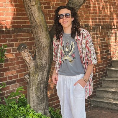 Post-Baccalaureate Research Fellow in the Tejeda lab at NIMH and resident psych rock enthusiast