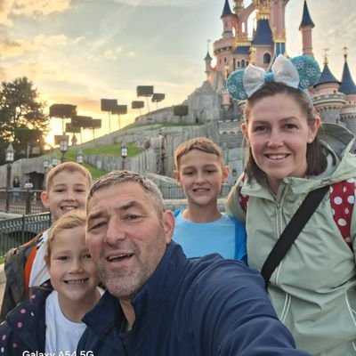 StuartH6777's profile picture. Dad to Struan , Callan and Aila. Married to Kathryn, dairy farmer from Ayrshire,love my football!!