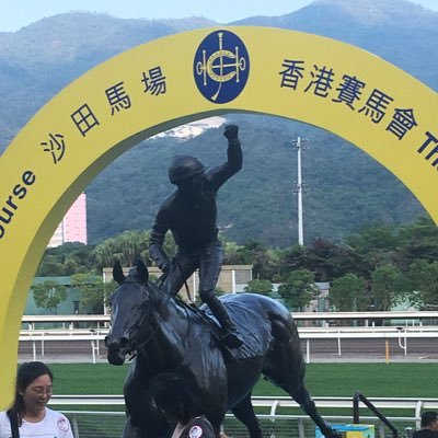 bumvit0967's profile picture. 一口馬主をはじめて3年のビギナーです。シルクレーシング中心に出資中。グランアトミカとユキチャンの23を応援！同志の方と仲良くなりたいのですがどうしたらよいかわからない…笑