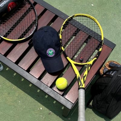 software developer | @crocsandmoree | working on my backhand