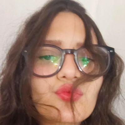 Gabiruuub's profile picture. 1995.
Somos instantes,
si fluyes, fluye🫀